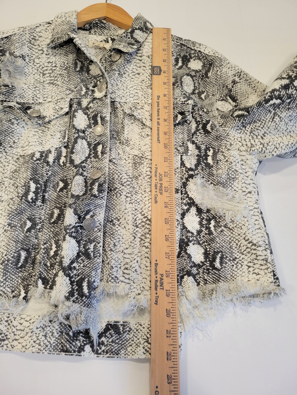 POL Crue Snakeskin Print Distressed Cropped Jacket Black Cream L Frayed Western - Picture 10 of 15